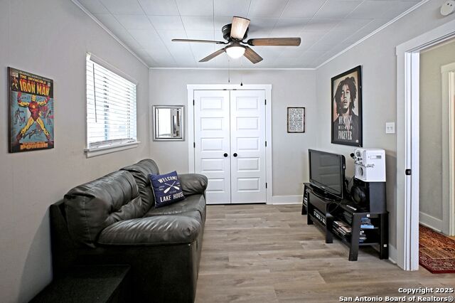 Listing photo id 25 for 553 Scenic  