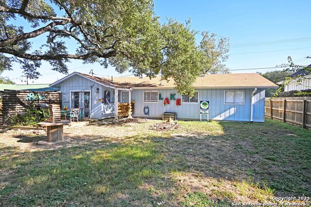 Listing photo id 30 for 553 Scenic  