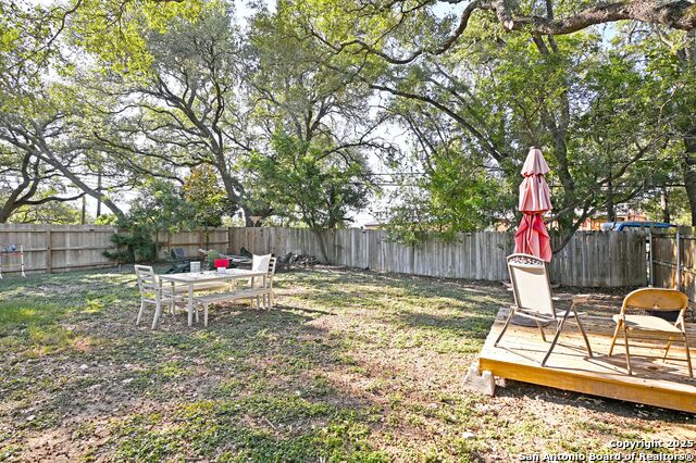 Listing photo id 33 for 553 Scenic  