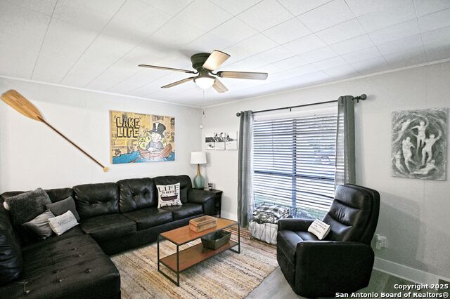 Listing photo id 6 for 553 Scenic  