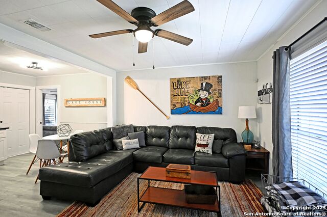 Listing photo id 7 for 553 Scenic  