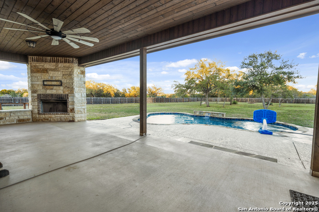 Listing photo id 17 for 688 Double Gate Rd.