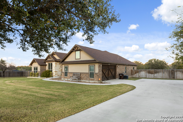 Listing photo id 0 for 688 Double Gate Rd.