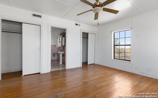 Image 24 of 50 For 2198 Cr 653  