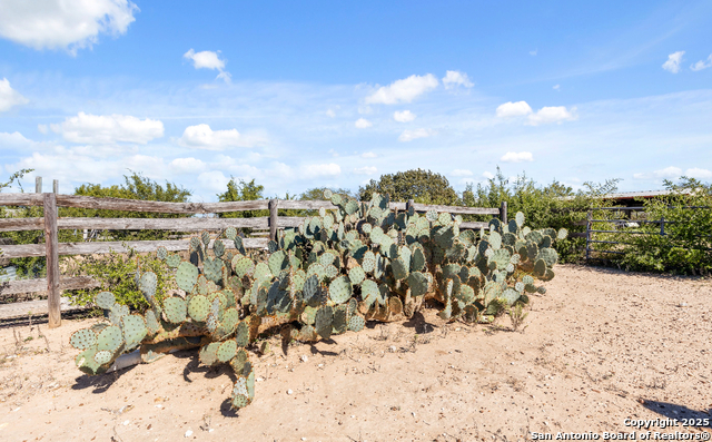 Image 33 of 50 For 2198 Cr 653  