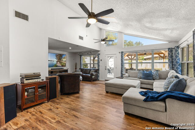 Image 16 of 31 For 713 Fawndale Ln