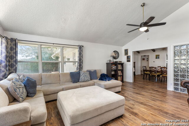 Image 17 of 31 For 713 Fawndale Ln