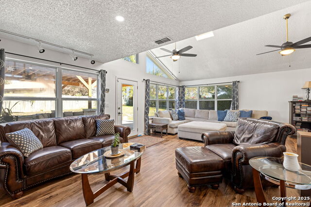 Image 19 of 31 For 713 Fawndale Ln