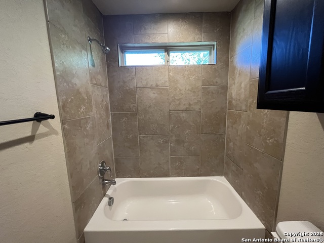 Image 18 of 28 For 6934 Lakeview Dr. 101