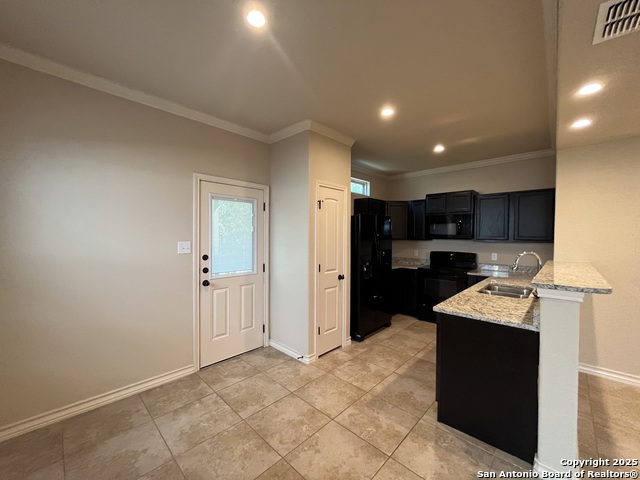 Image 7 of 28 For 6934 Lakeview Dr. 101