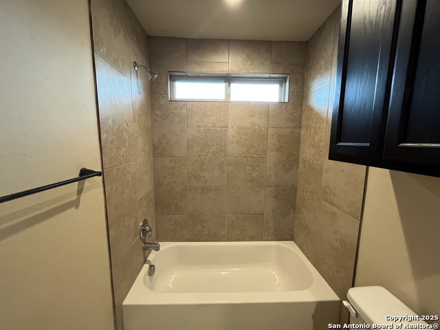 Image 19 of 30 For 6635 Mia Way 101