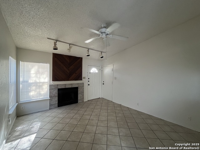 Image 4 of 22 For 9819 Valley Villa