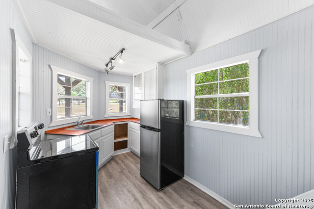 Image 51 of 77 For 9130 Rebecca Creek Rd