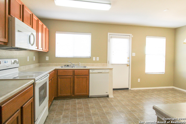 Image 11 of 46 For 20823 Blue Trinity