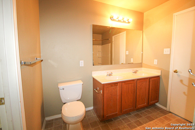 Image 22 of 46 For 20823 Blue Trinity