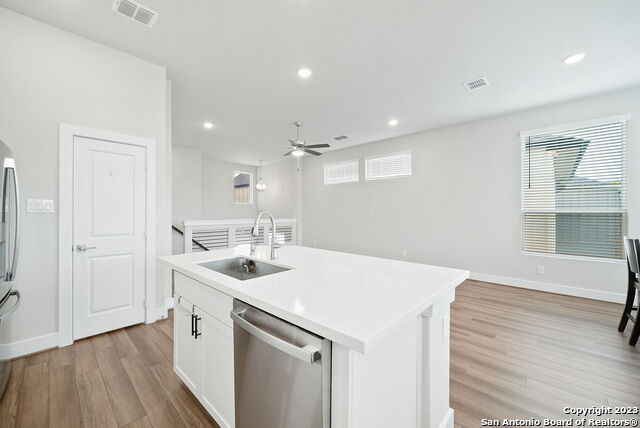 Image 11 of 33 For 8851 Oakland Rd 19