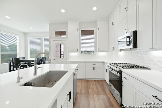 Image 12 of 33 For 8851 Oakland Rd 19