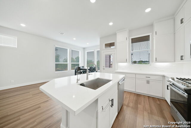 Image 13 of 33 For 8851 Oakland Rd 19