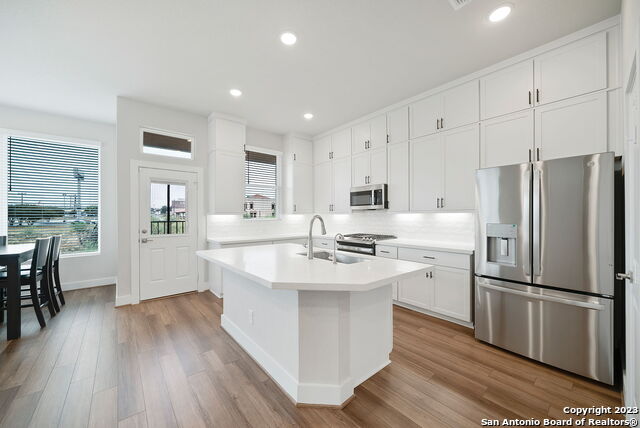 Image 14 of 33 For 8851 Oakland Rd 19