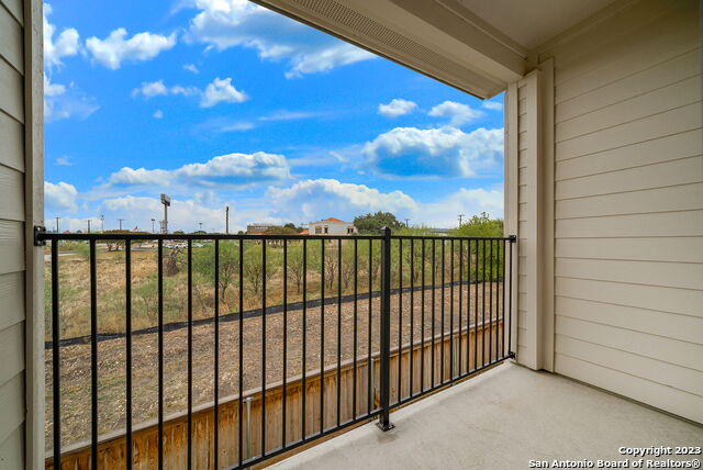 Image 16 of 33 For 8851 Oakland Rd 19