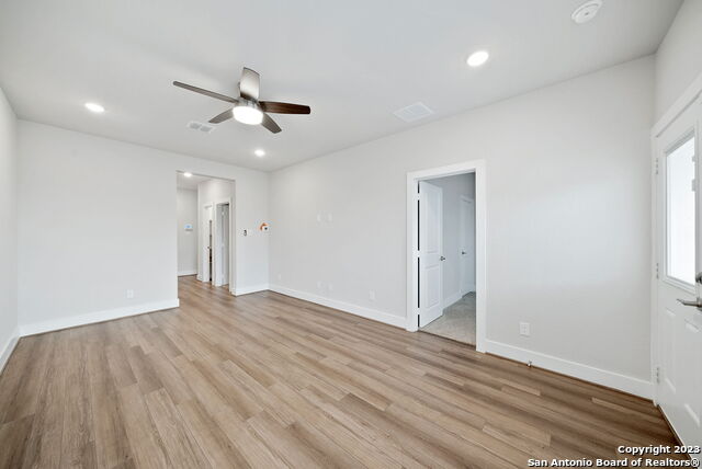 Image 28 of 33 For 8851 Oakland Rd 19