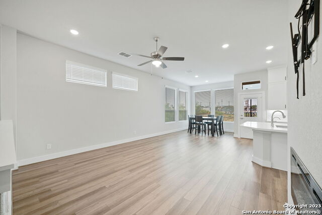 Image 6 of 33 For 8851 Oakland Rd 19