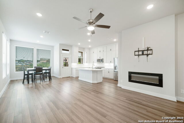 Image 7 of 33 For 8851 Oakland Rd 19