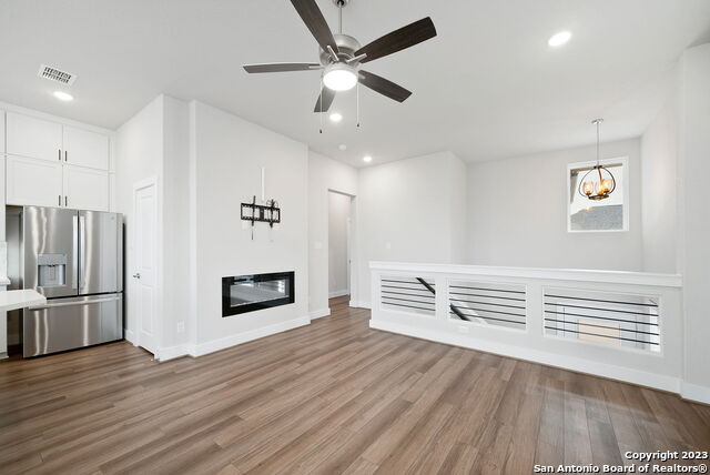 Image 8 of 33 For 8851 Oakland Rd 19