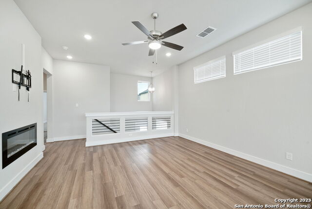 Image 9 of 33 For 8851 Oakland Rd 19