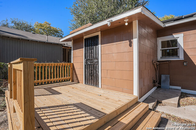 Image 18 of 19 For 2114 Lee Hall