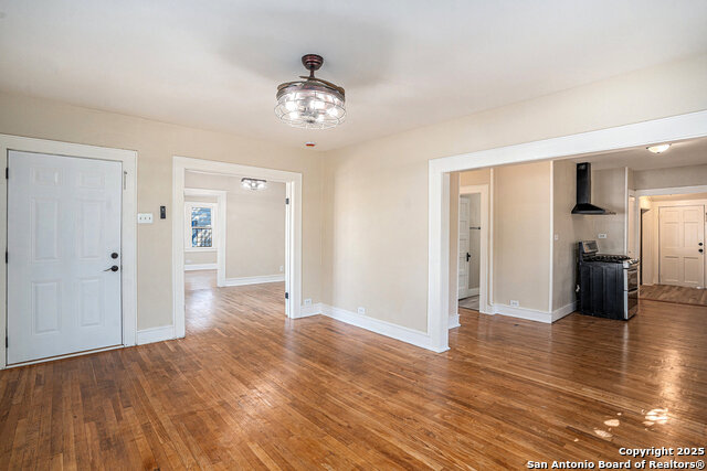 Image 4 of 19 For 2114 Lee Hall