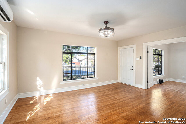 Image 6 of 19 For 2114 Lee Hall