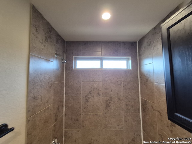 Image 23 of 27 For 6414 Luglio  