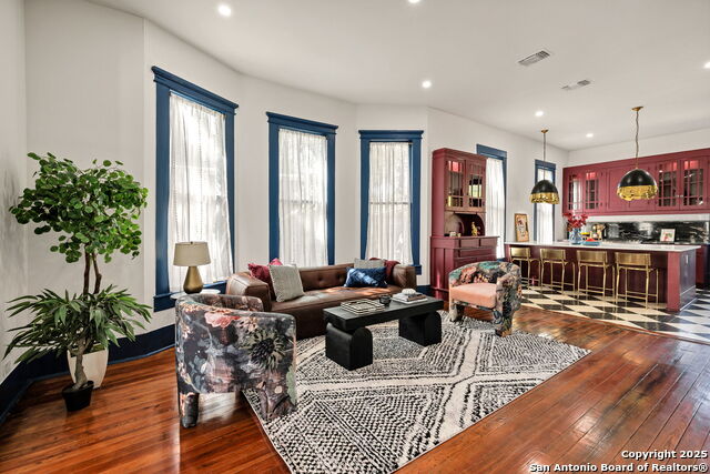 Image 15 of 40 For 1123 French Place W