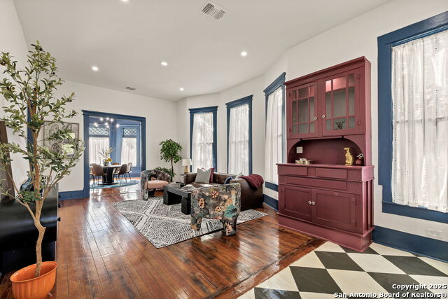 Image 17 of 40 For 1123 French Place W