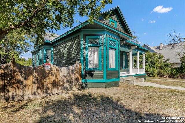 Image 2 of 40 For 1123 French Place W