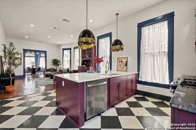 Image 20 of 40 For 1123 French Place W