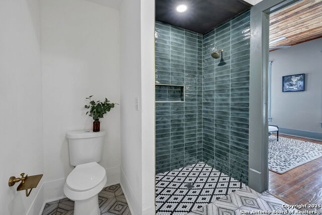 Image 33 of 40 For 1123 French Place W