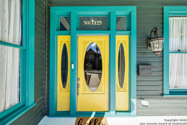 Image 7 of 40 For 1123 French Place W