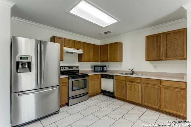 Image 16 of 28 For 18707 Legend Oaks