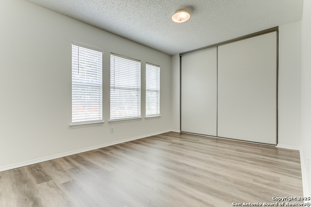 Image 18 of 28 For 18707 Legend Oaks