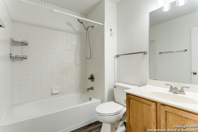 Image 20 of 28 For 18707 Legend Oaks