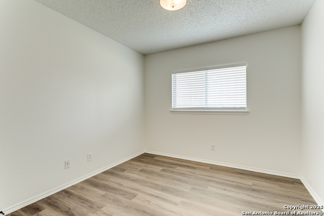 Image 21 of 28 For 18707 Legend Oaks