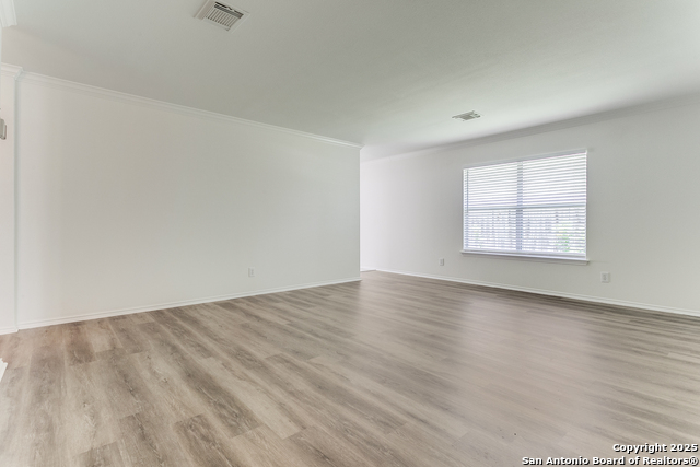 Image 22 of 28 For 18707 Legend Oaks