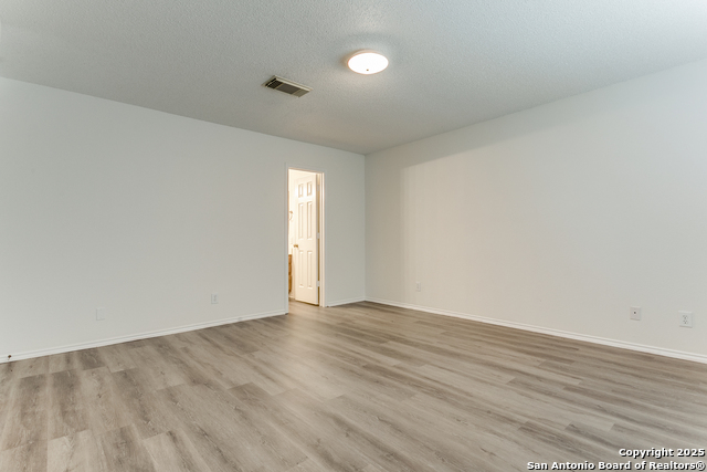 Image 23 of 28 For 18707 Legend Oaks