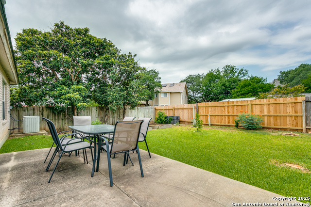 Image 25 of 28 For 18707 Legend Oaks