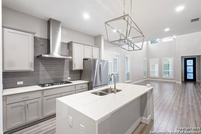 Image 8 of 26 For 212 Melrose Dr E