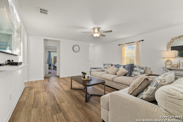 Image 10 of 33 For 12135 Luckey Villa