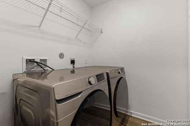 Image 16 of 33 For 12135 Luckey Villa