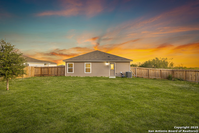 Image 25 of 33 For 12135 Luckey Villa